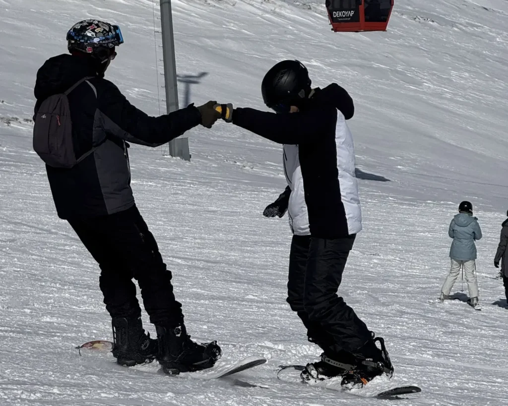Erciyes Kayak Hocası: Güvenli ve Profesyonel Kayak & Snowboard Eğitimi